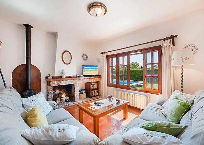 Cozy With Pool Near Port Pollensa By Renthousing Tatil Evi Port de Pollença